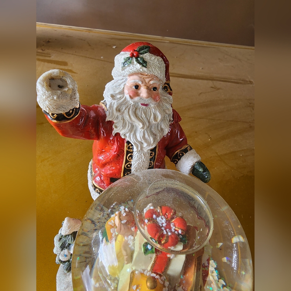 Santa Claus The Missing HAND Festive Santa Claus Snow Globe - Red and White
